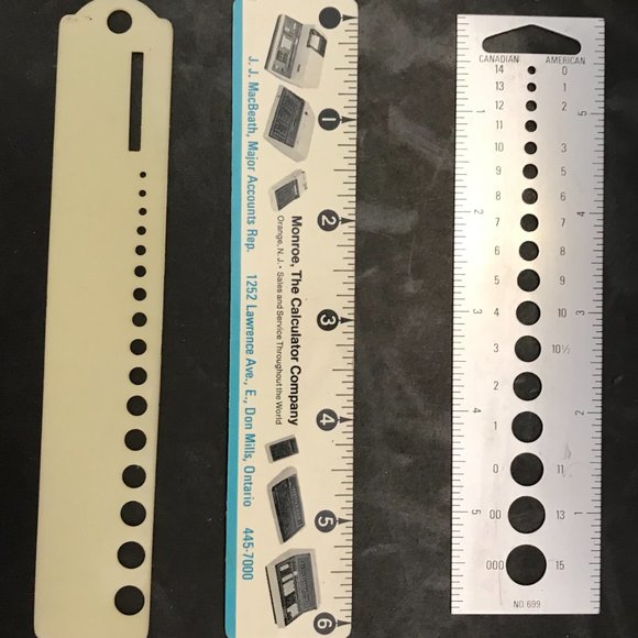 Knitting items (needles, bobbins, gauge, yarn holders) - Picture 10 of 14